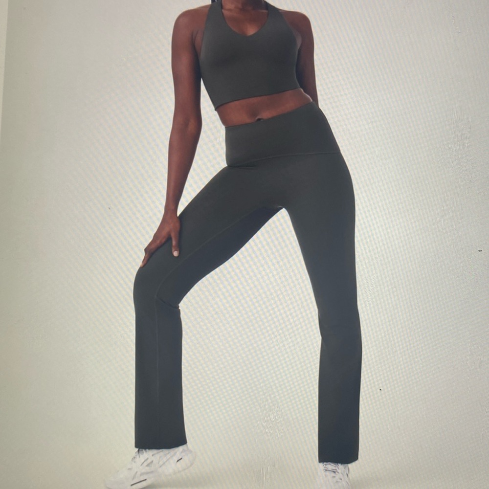 NWT  SPANX BOOTY BOOST Flare Yoga Pant